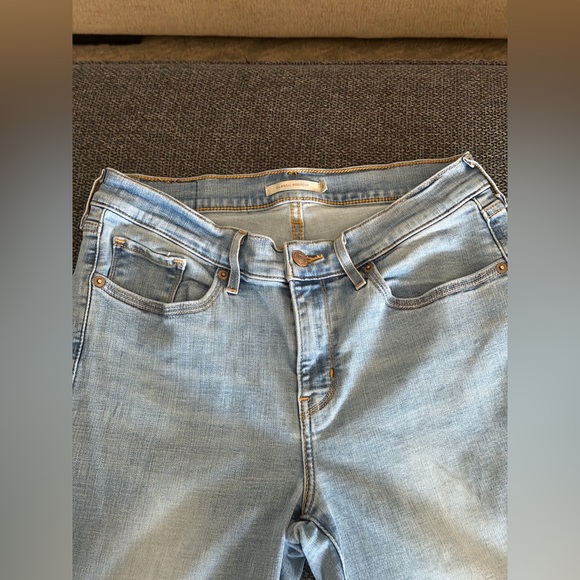 Levis Light Blue Denim Jeans - Picture 2 of 7